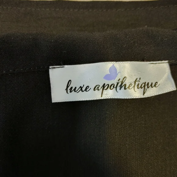 Luxe Apothetique Cross front V-Neck Blouse, Black L - Picture 6 of 8